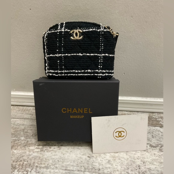 NIB Chanel black tweed crossbody bag Gold Hardware GWP - Picture 1 of 3